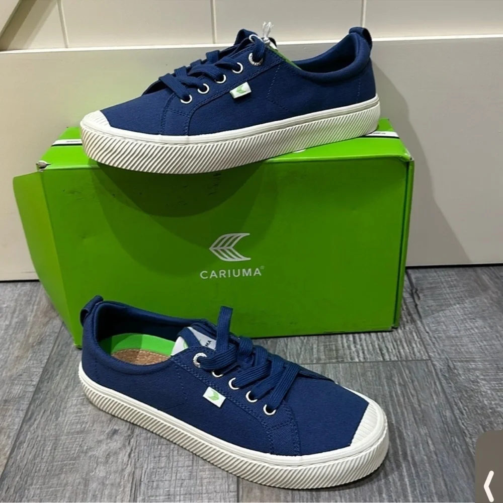 Nwt Cariuma Blue Canvas Sneaker. 9.5 women’s & 8 men’s